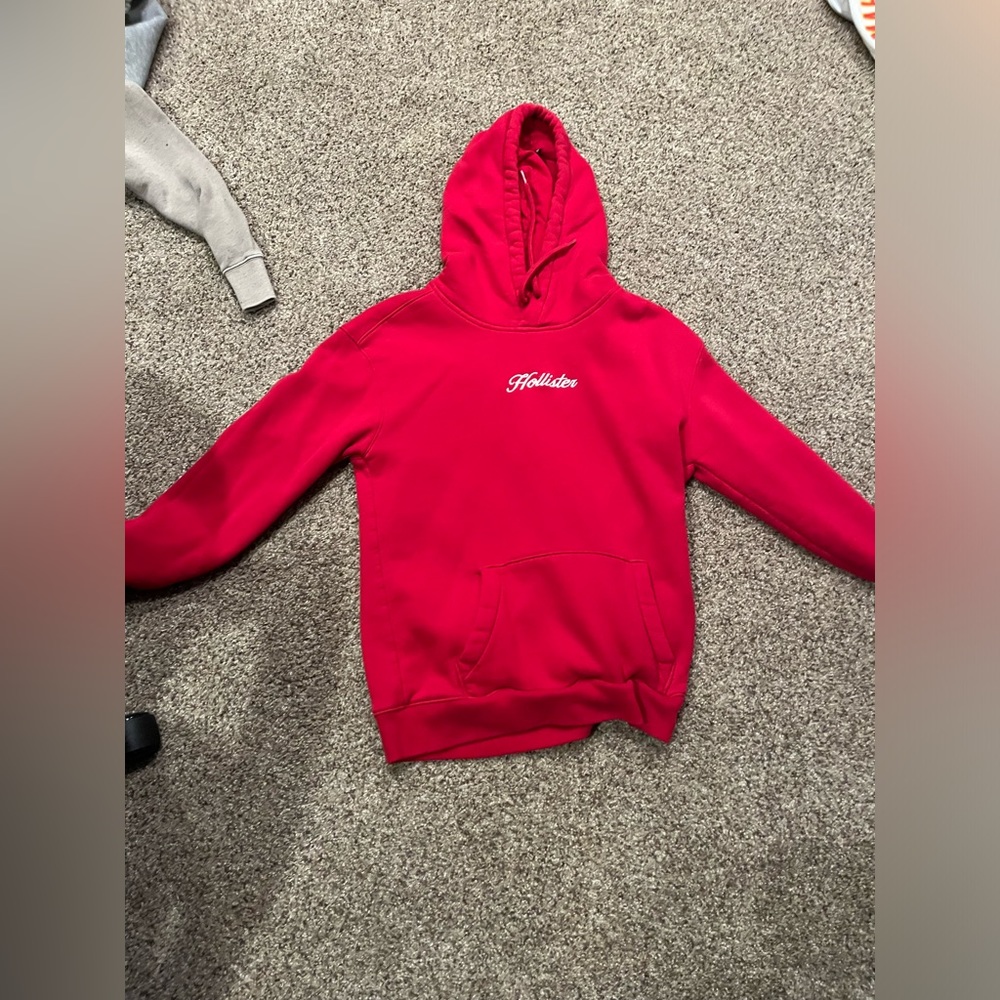 Hollister red men’s sweatshirt